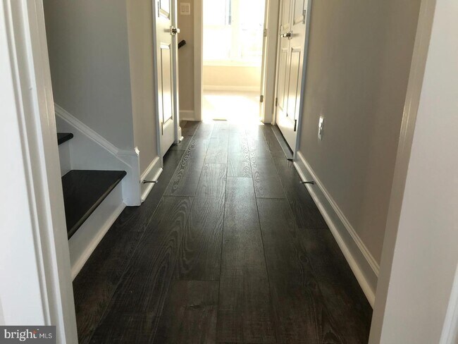 Building Photo - 12992 Hattontown Square