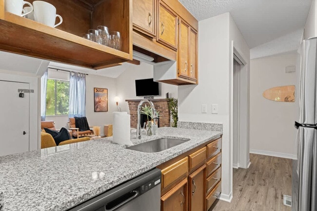 Building Photo - 5130 River Bluff Ln