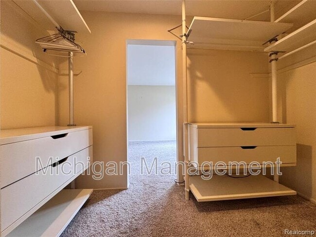 Building Photo - 2150 Pauline Blvd