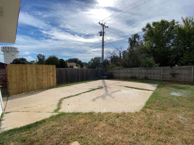 Building Photo - 209 Hickory Springs Dr
