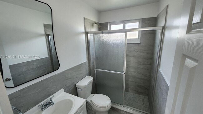 Building Photo - 4555 SW 32nd Ave