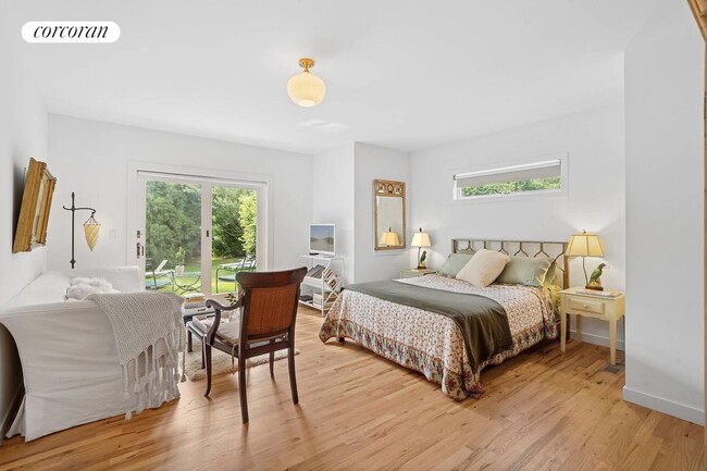 Building Photo - 176 Bridgehampton Sag Tpke