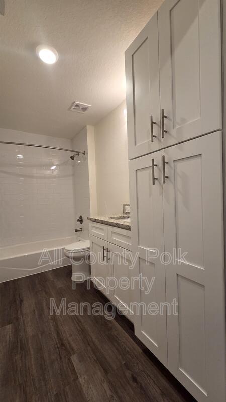 Building Photo - 915 Ariana St