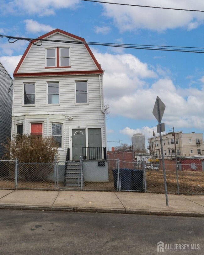 Building Photo - 410 Chadwick Ave