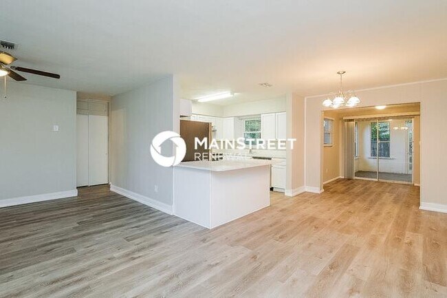 Building Photo - 3 Bedroom Pet-Friendly Home in clearwater, FL with Main Street Renewal