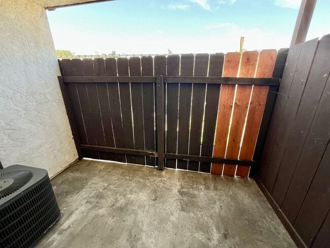 Building Photo - 2BD/2BTH with Central A/C, Private Patio, ...