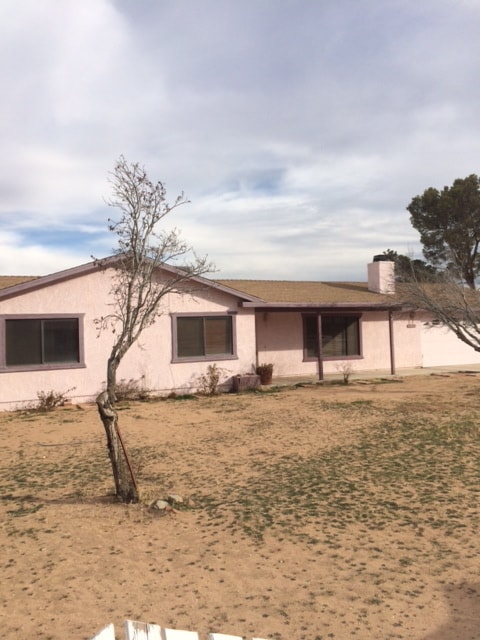 Building Photo - 3 BEDROOM HOME IN APPLE VALLEY