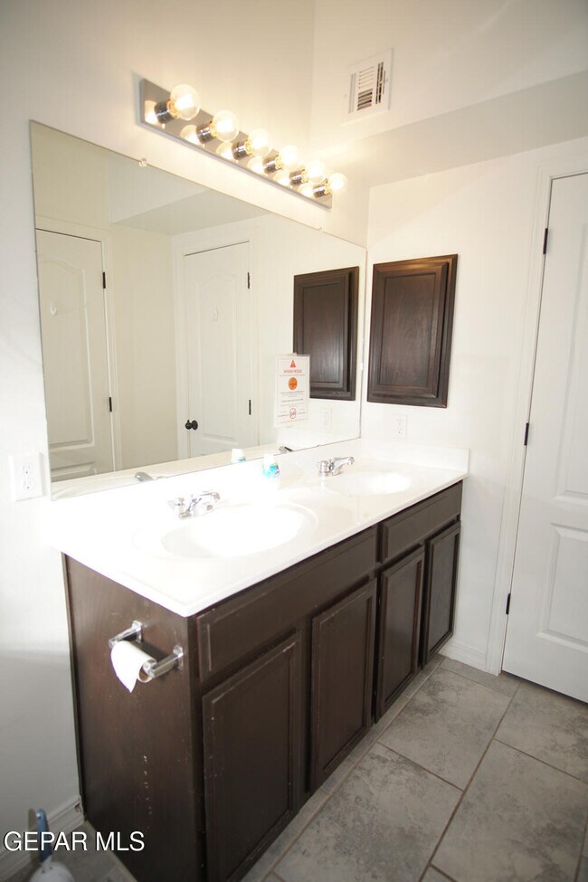 Building Photo - 14380 Tobe Davis Dr