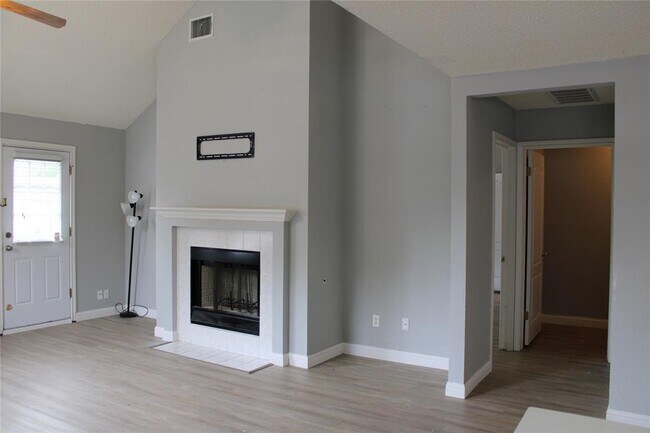 Building Photo - 16205 Glorious Ln