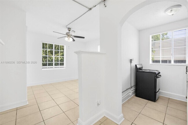 Building Photo - 1563 SW 2nd St