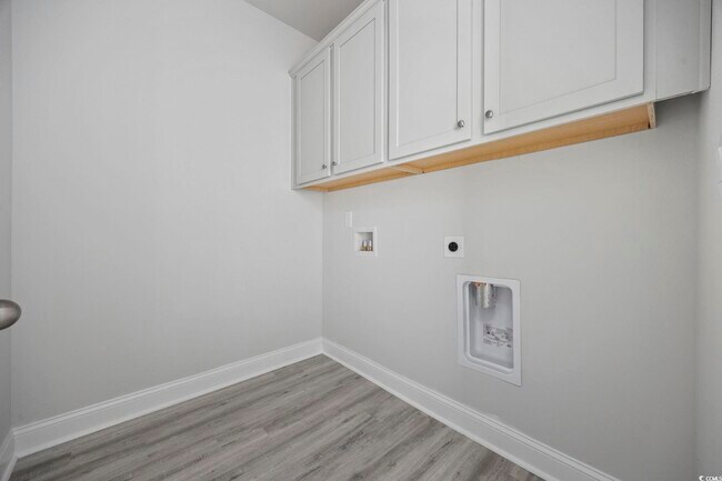 Building Photo - 7151 Shooting Star Way