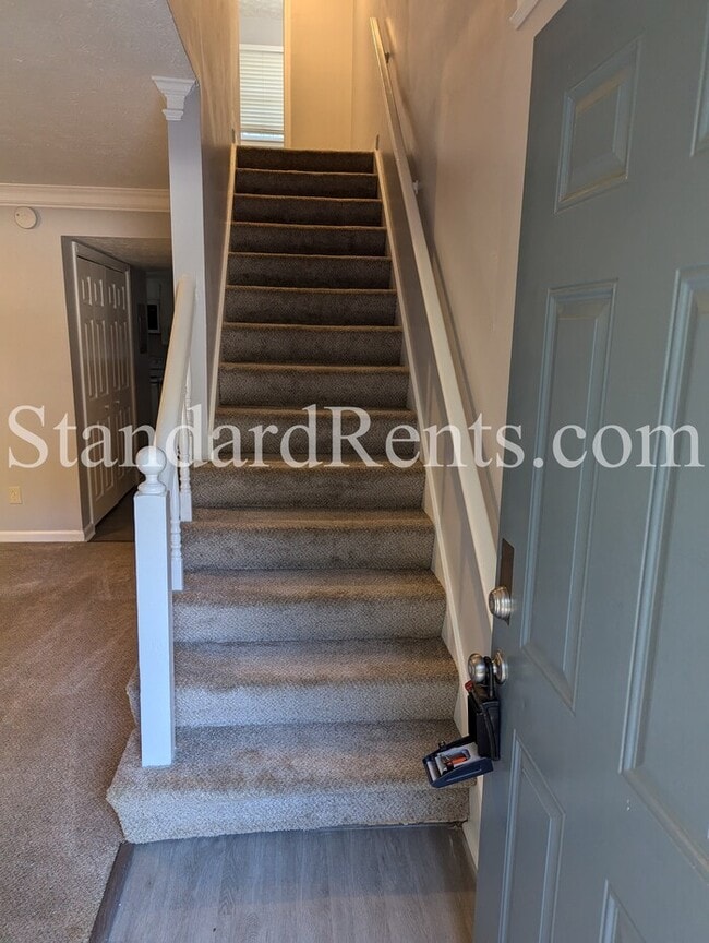 Building Photo - 2870 Spruce Cir