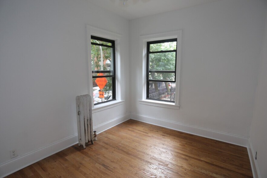 Building Photo - 622 W Stratford
