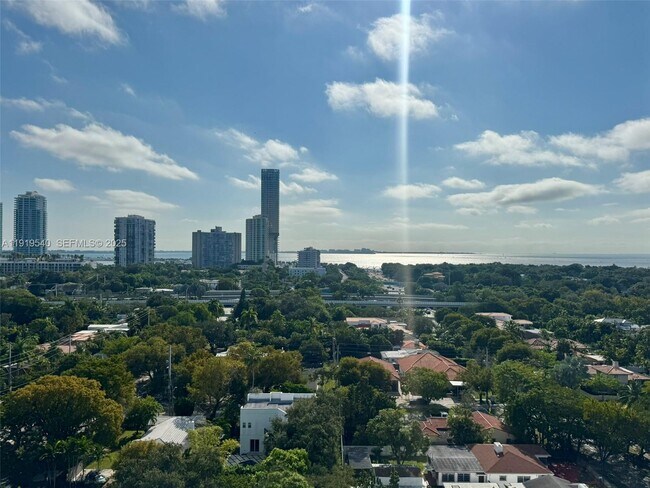 Building Photo - 2525 SW 3rd Ave