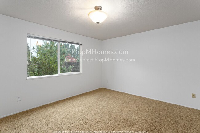 Building Photo - Cozy Two-Bedroom in Gresham - New Washer/D...