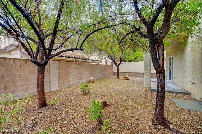 Building Photo - 9185 Wild Briar Ln