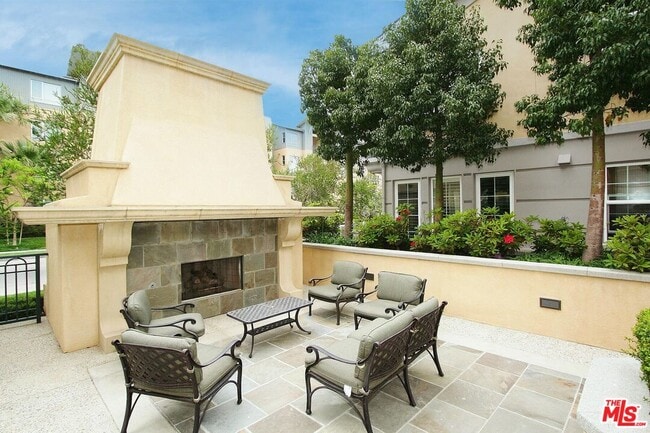 Building Photo - 7101 Playa Vista Dr