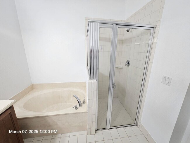 Building Photo - Discover the perfect blend of comfort and ...