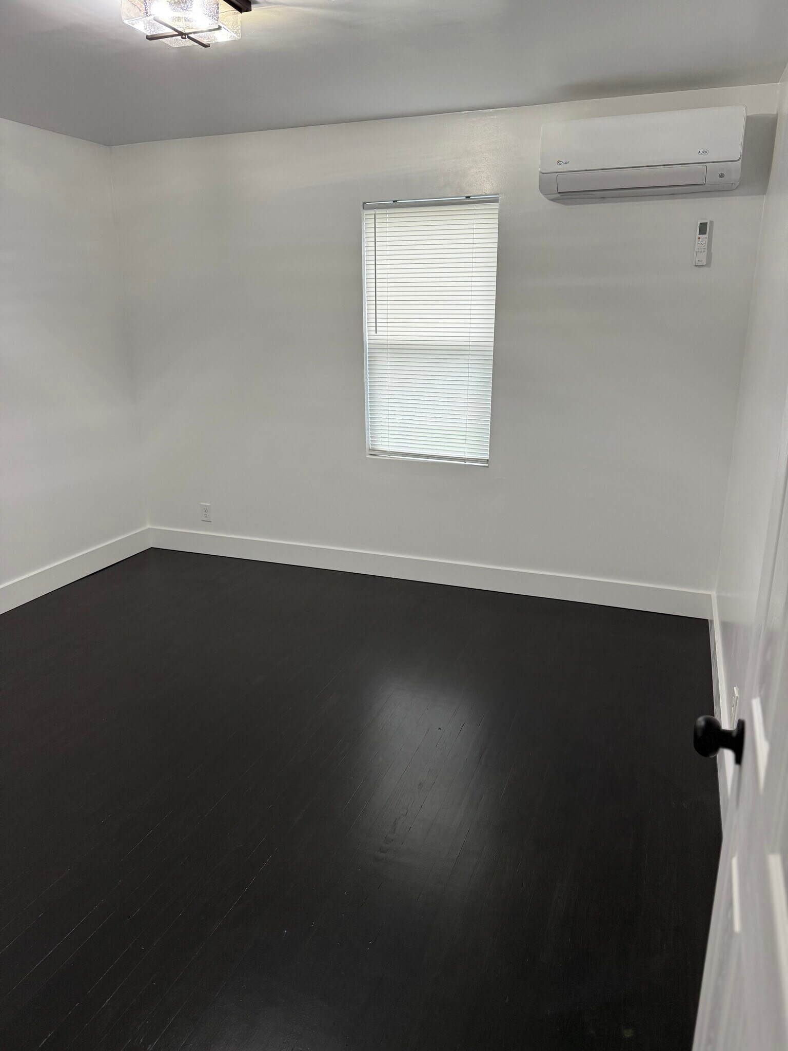 Building Photo - 207 E Monroe St