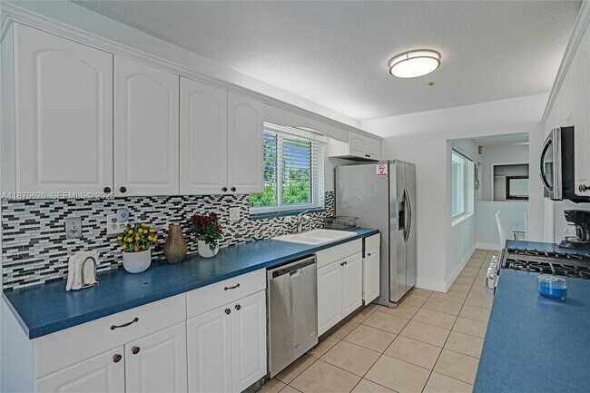 Building Photo - 16000 N Miami Ave