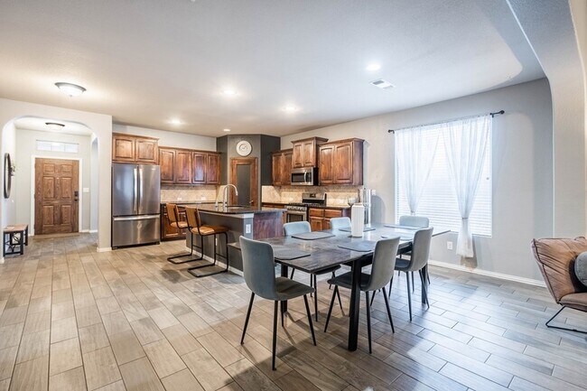 Building Photo - 5608 Magellan St
