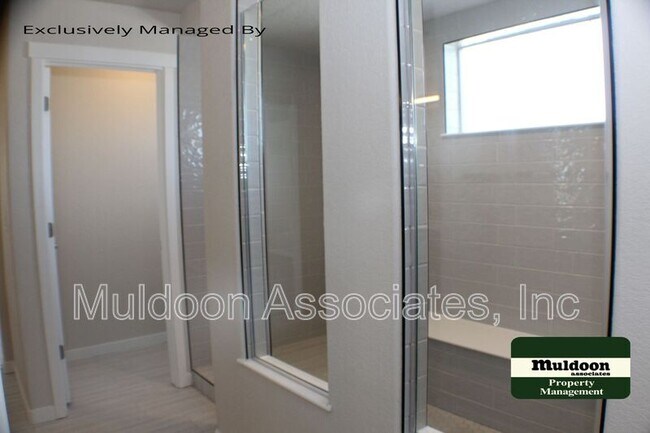 Building Photo - 1070 Rambling Oak Dr