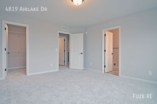 Building Photo - 4819 Airlake Dr