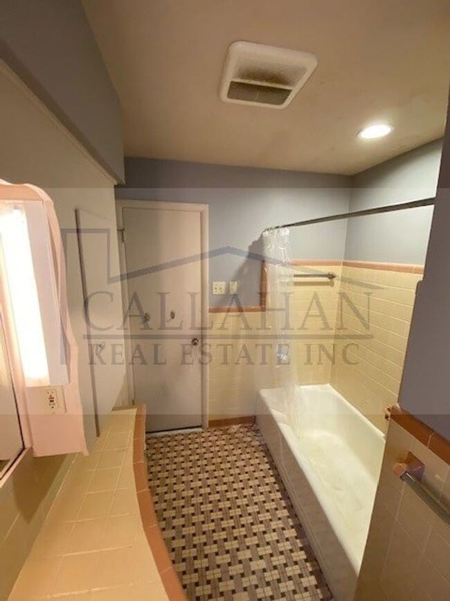 Building Photo - Lakewood 3 Bedroom Home