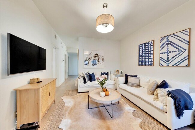 Building Photo - 2216 San Gabriel St