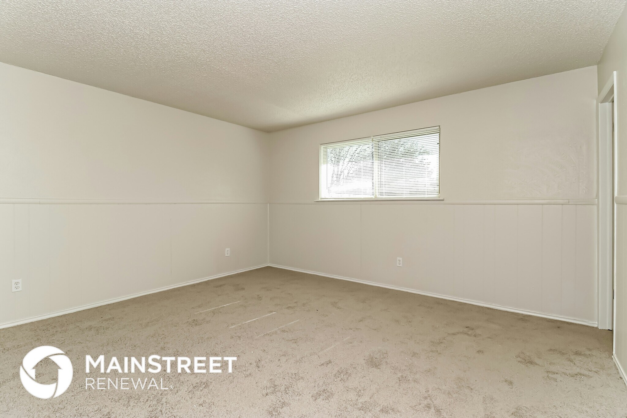 Building Photo - 3904 Royal Crest Dr