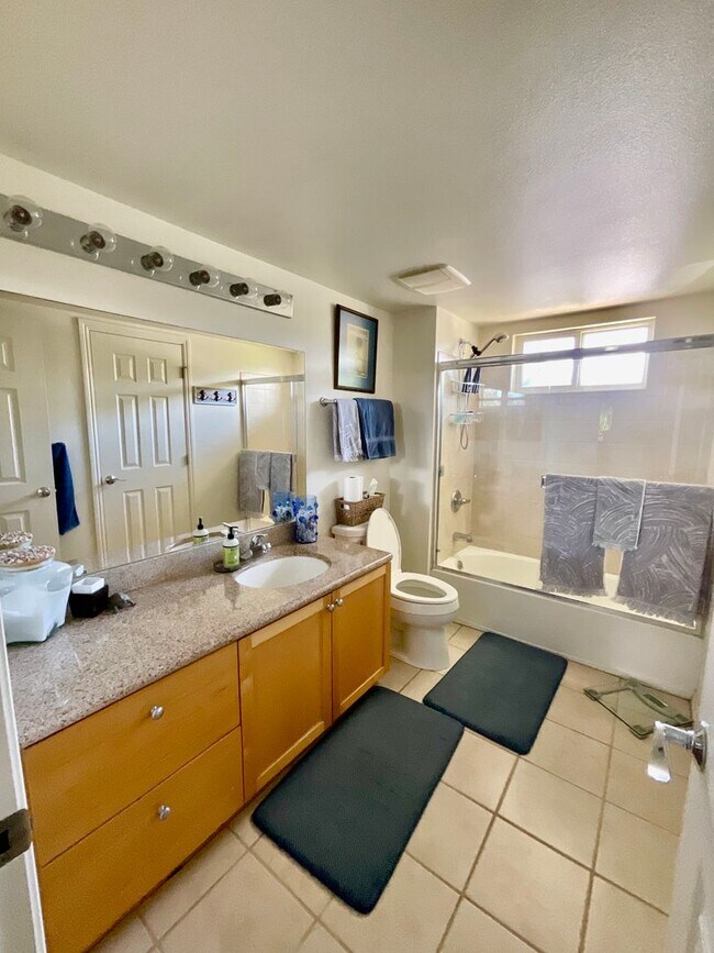 Building Photo - Great Ocean View from this Convenient Nort...