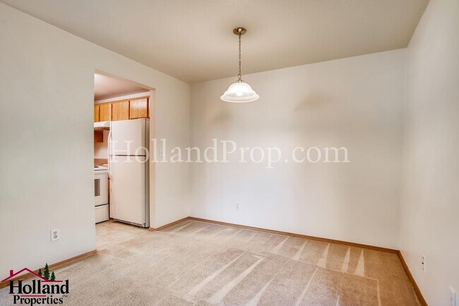 Building Photo - 3901 SW Pinewood Way