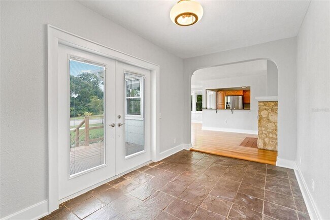 Building Photo - 205 Garden Cir N