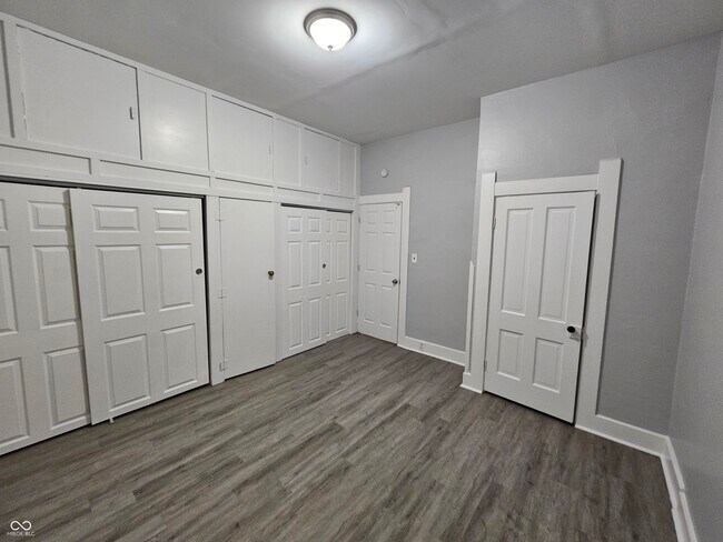 Building Photo - 224 Iowa St