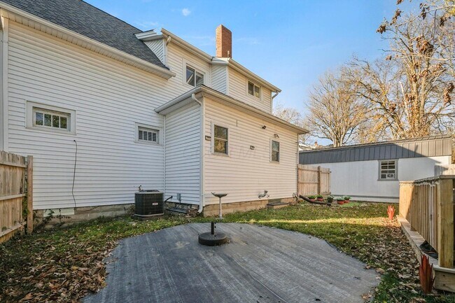 Building Photo - 12 Mansfield Ave