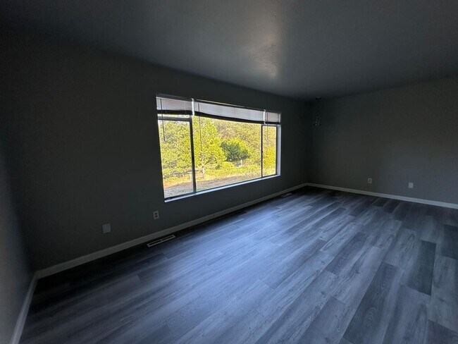 Building Photo - 110 Colonial Dr