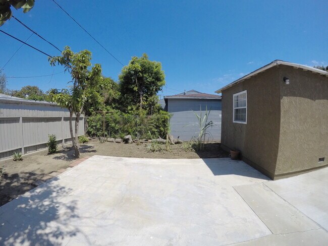 Building Photo - 4138 Commonwealth Ave