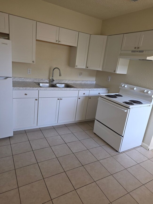 Building Photo - 3/2 DUPLEX