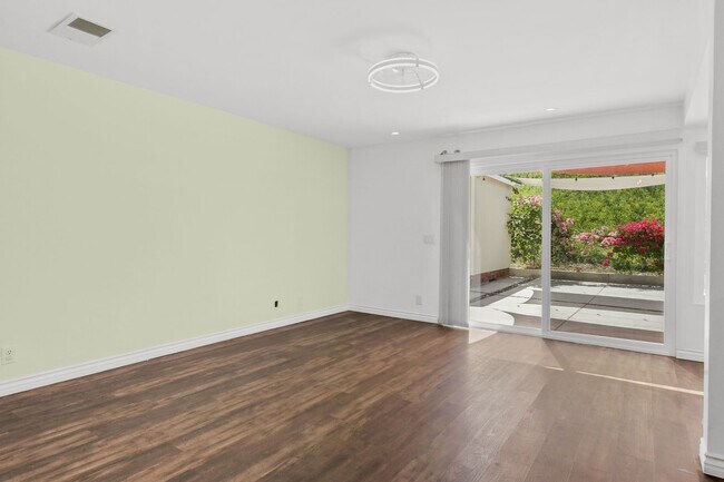 Building Photo - Modern 3BR Townhome | Garage + Driveway Parking | Yard | Pool | Pet Friendly | Move-In Ready