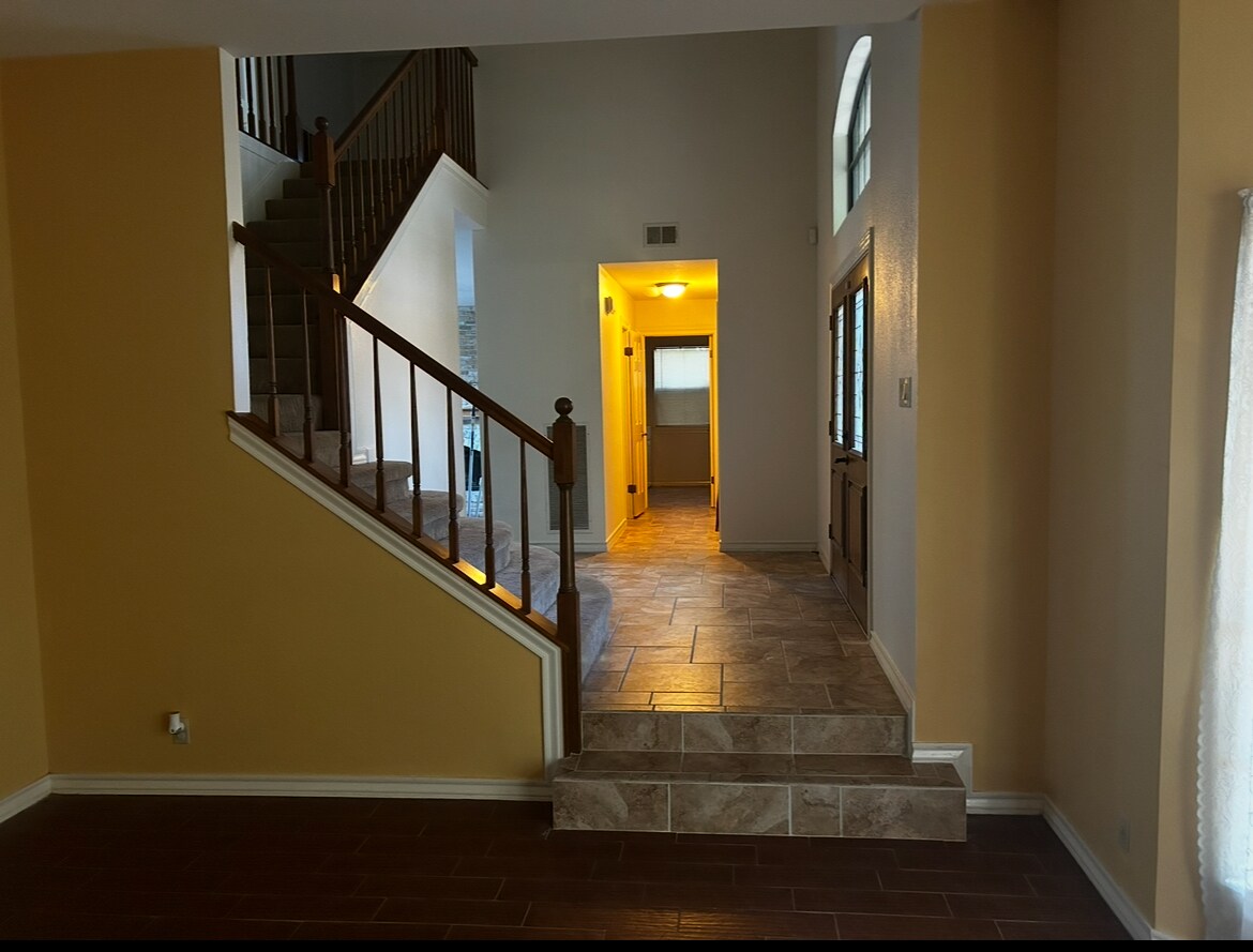 Front entrance - 15603 Rose Cres