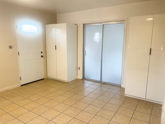 Building Photo - 4732 Cereza St