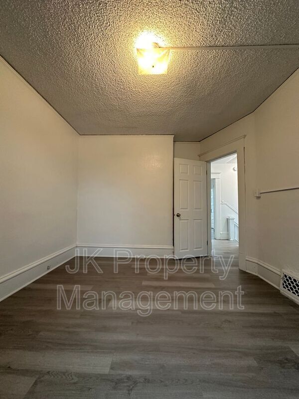 Building Photo - 604 2nd Ave S