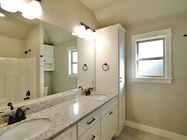 Building Photo - Single-Family Home- Desirable Mayberry Plan
