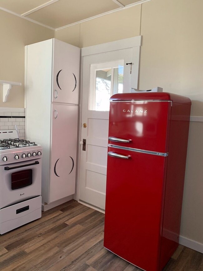 Building Photo - 362 Linden Ave