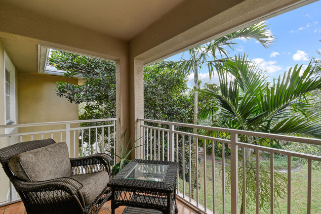 outdoor patio w furniture - 6450 Emerald Dunes Dr