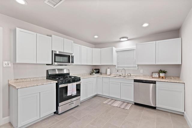 Building Photo - 423 E Morton St