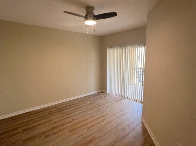 Building Photo - 136 SW Peacock Blvd