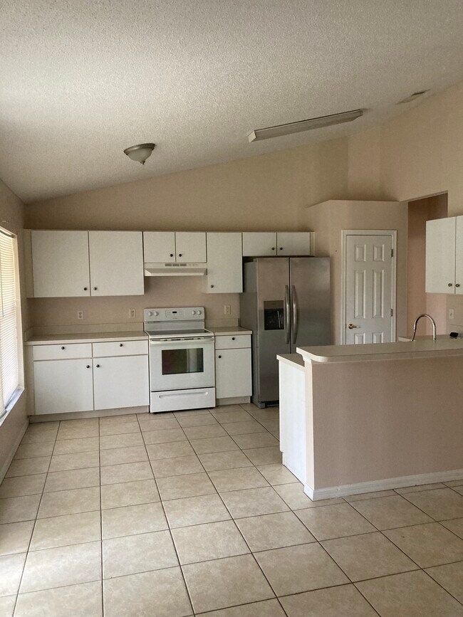 Building Photo - 2742 Cullens Ct