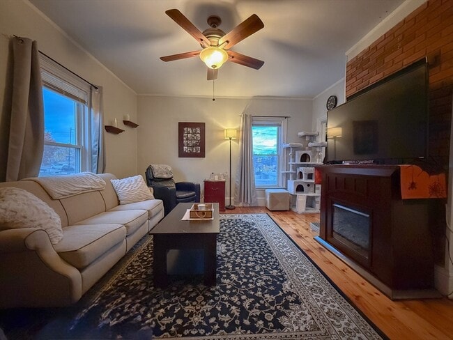 Building Photo - 173 Elm St