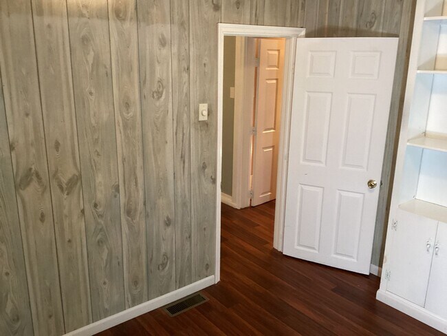 Building Photo - 224 W North St